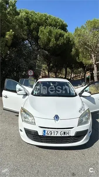 Usado Renault Mégane Dynamique 110 CV (80 kW) 2010 Blanco Berlina