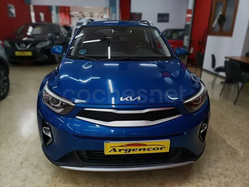 Usado Kia Stonic 100 HP (73 kW) 2023 Azul SUV