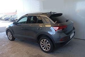 Usado VW T-Roc Life 115 CV (84 kW) 2023 Gris metalizado SUV