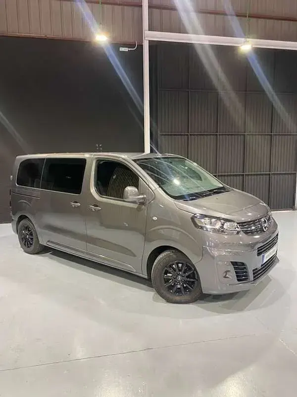 Usado Opel Vivaro 121 CV (88 kW) 2022 Gris Monovolumen