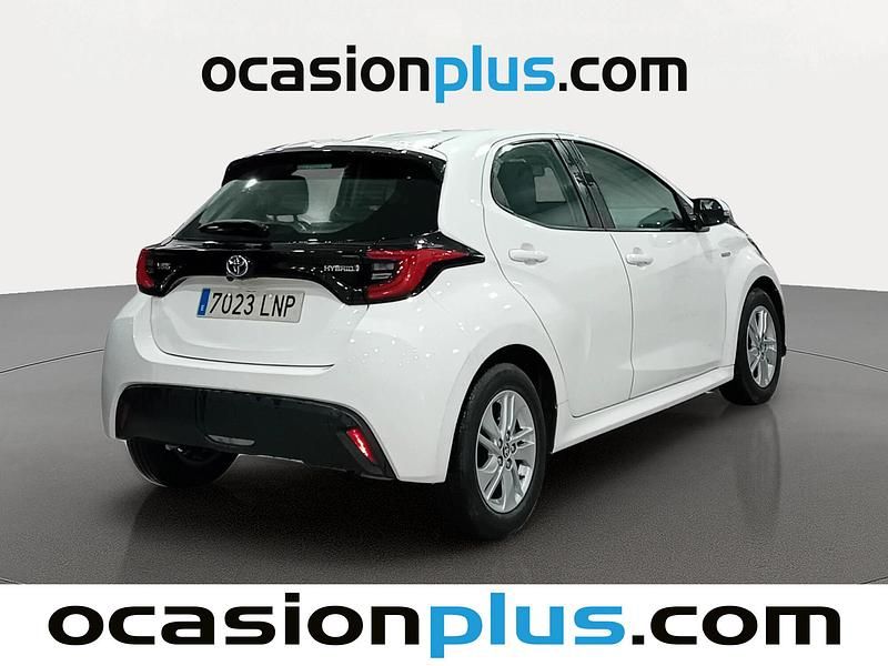 Usado Toyota Yaris Hybrid Active 116 CV (85 kW) 2021 Blanco