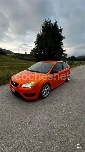 Usado Ford Focus ST 225 CV (165 kW) 2006 Naranja Berlina