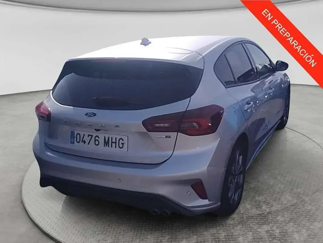 Usado Ford Focus ST-Line 155 CV (114 kW) 2023 Plateado Utilitario