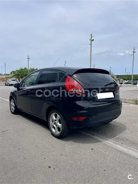 Usado Ford Fiesta Trend 82 CV (60 kW) 2009 Negro Berlina