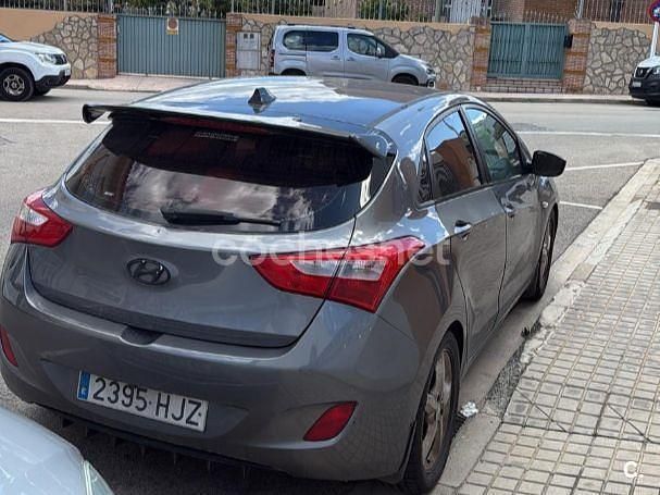 Usado Hyundai i30 90 CV (66 kW) 2012 Gris / plata Berlina