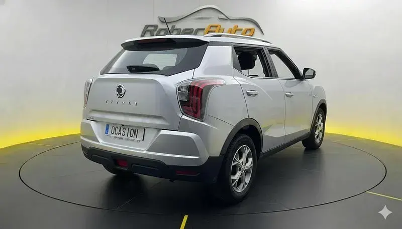 Usado SsangYong Tivoli 128 CV (94 kW) 2021 Gris / plata SUV