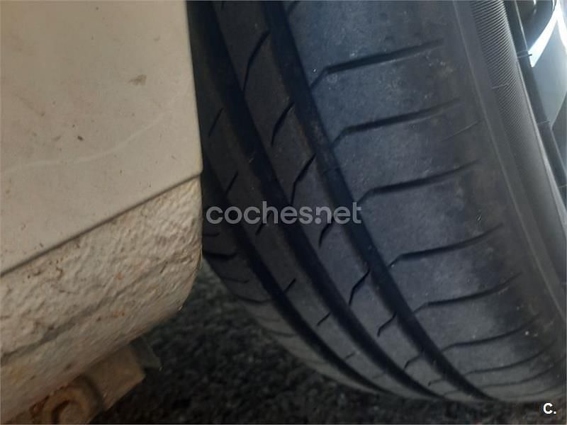 Usado Renault Clio II Authentique 60 CV (44 kW) 2003 Gris / plata Berlina