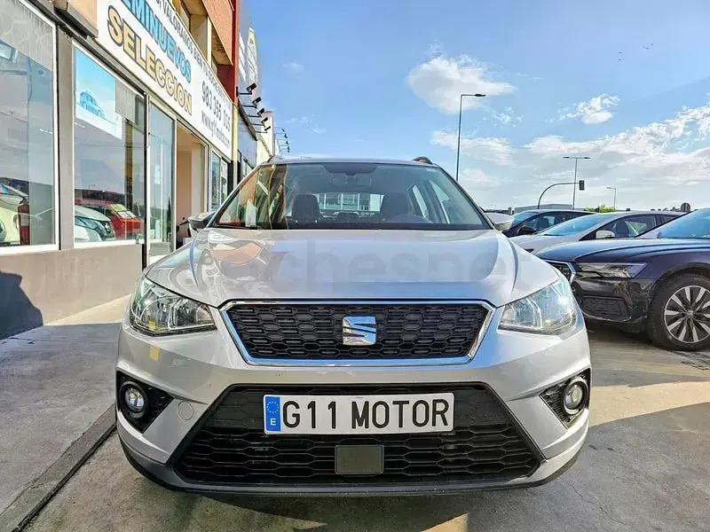 Usado Seat Arona Ecomotive 115 CV (84 kW) 2019 Gris / plata SUV