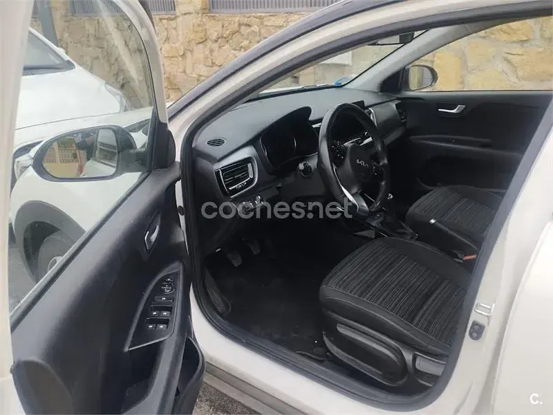 Usado Kia Stonic 120 CV (88 kW) 2021 Blanco SUV