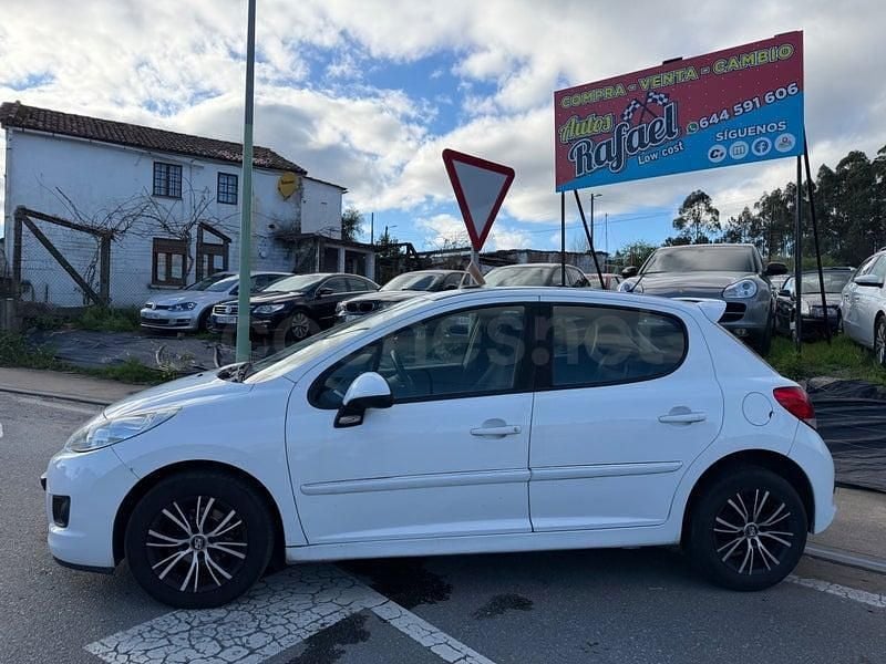 Usado Peugeot 207 Access 70 CV (51 kW) 2011 Blanco Berlina