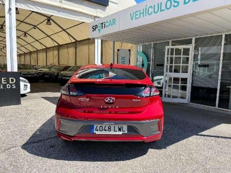 Usado Hyundai Ioniq 141 CV (103 kW) 2022 Rojo Utilitario