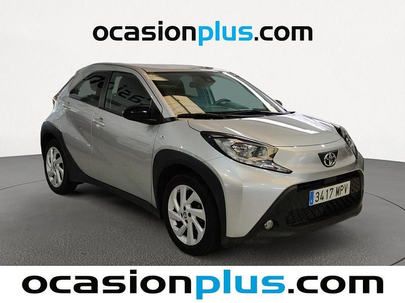 Usado Toyota Aygo X Play 72 CV (52 kW) 2024 Gris / plata SUV