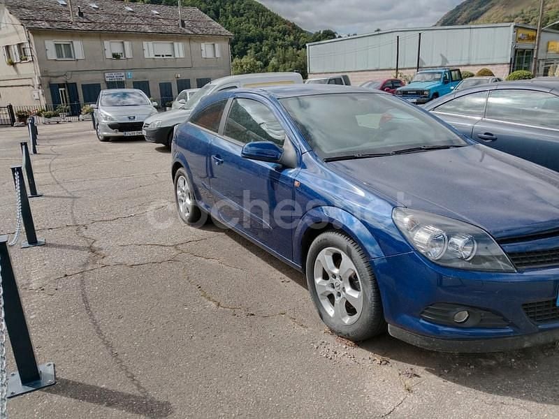 Usado Opel Astra GTC Enjoy 105 CV (77 kW) 2005 Azul Berlina