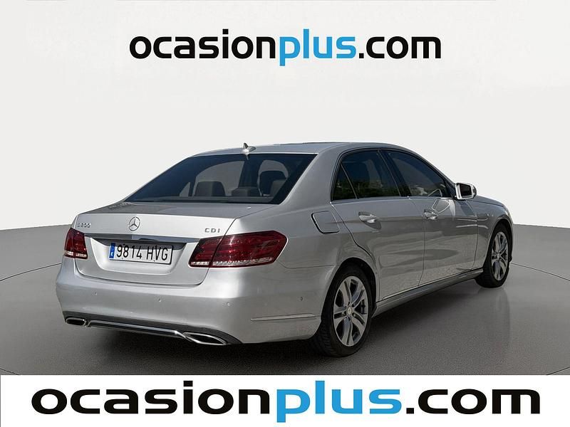 Usado Mercedes E200 136 CV (100 kW) 2014 Gris plata Berlina