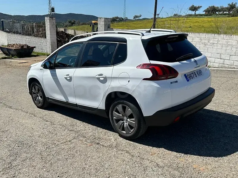 Usado Peugeot 2008 Style 100 CV (73 kW) 2018 Blanco SUV