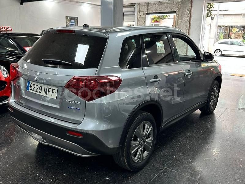 Usado Suzuki Vitara GLX 129 CV (94 kW) 2023 Gris / plata SUV