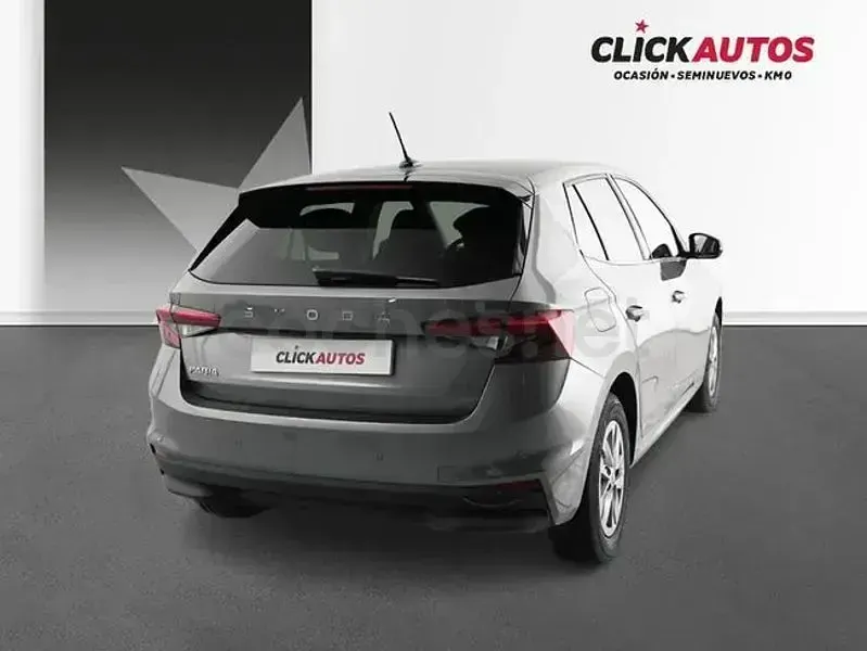 Usado Skoda Fabia Selection 115 CV (84 kW) 2025 Gris / plata Utilitario