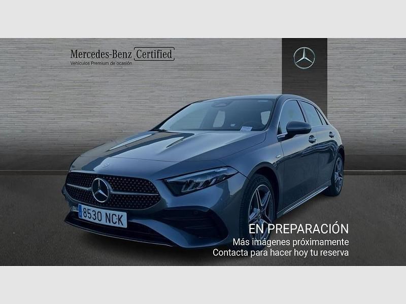 Usado Mercedes A250 AMG line 218 CV (160 kW) 2025 Gris Berlina