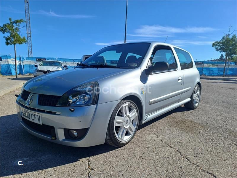 Gris / plata Usado 2003 Renault Clio II Berlina | 7500 € (Precio justo) - Imagen 1/4