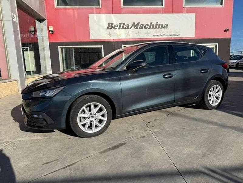Usado Seat Leon Style 116 CV (85 kW) 2021 Gris Utilitario