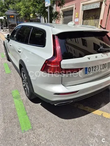 Usado Volvo V60 CC Pro 190 CV (139 kW) 2019 Beige Familiar