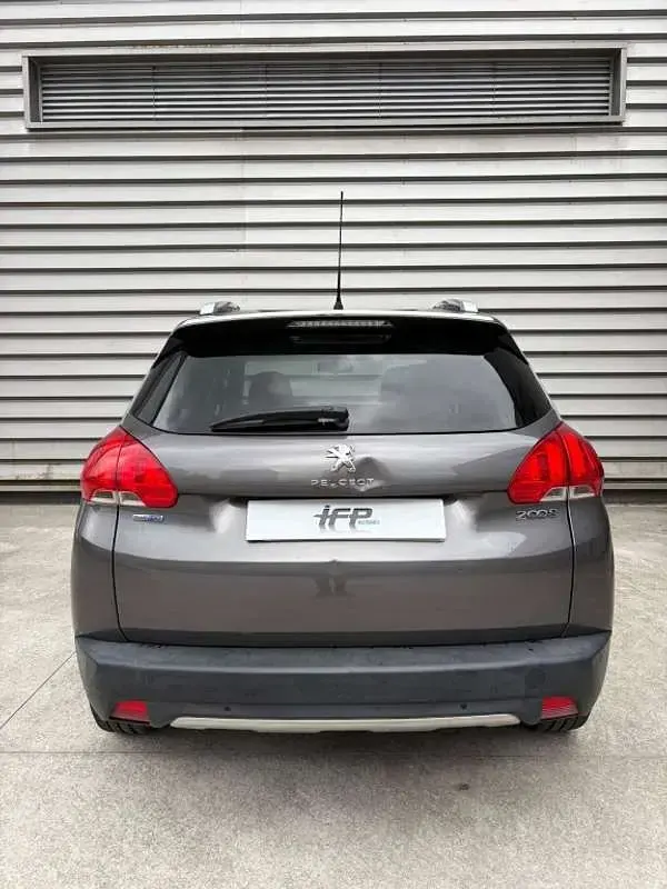 Usado Peugeot 2008 Style 100 CV (73 kW) 2016 Gris SUV