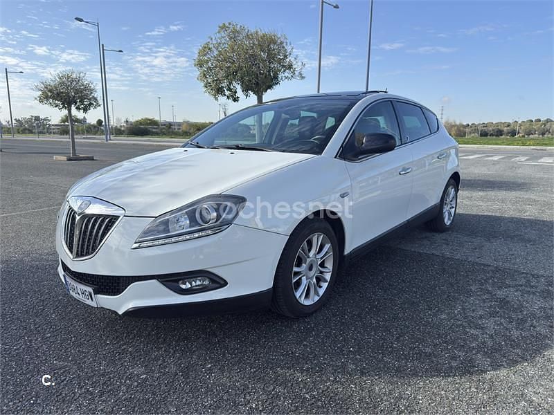 Blanco Usado 2011 Lancia Delta Utilitario | 5800 € - Imagen 1/4