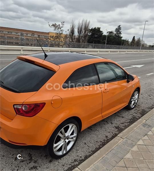 Usado Seat Ibiza SC Stylance 85 CV (62 kW) 2010 Naranja Utilitario