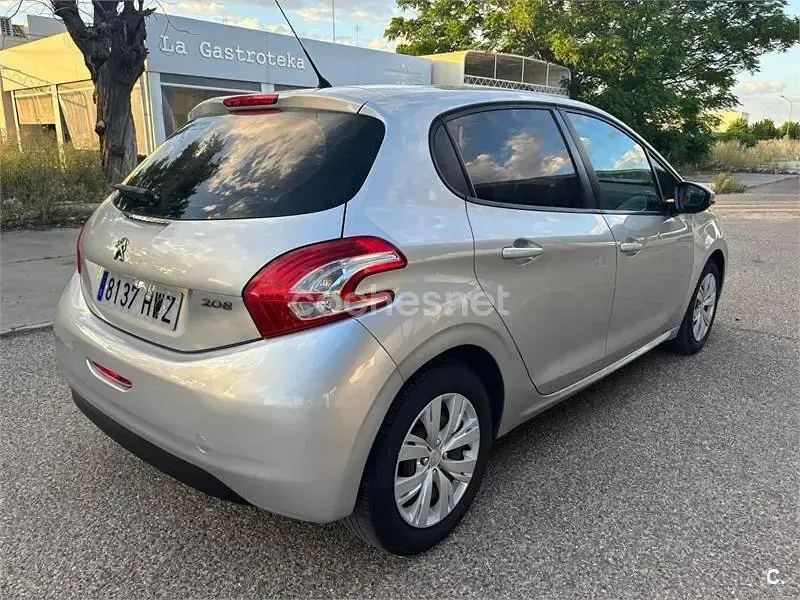 Usado Peugeot 208 Active 68 CV (50 kW) 2014 Gris / plata Utilitario