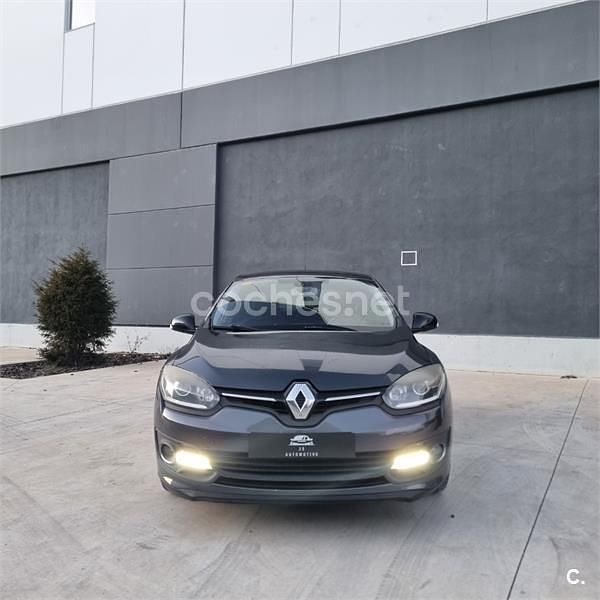 Usado Renault Mégane LIMITED 115 CV (84 kW) 2015 Gris / plata Berlina