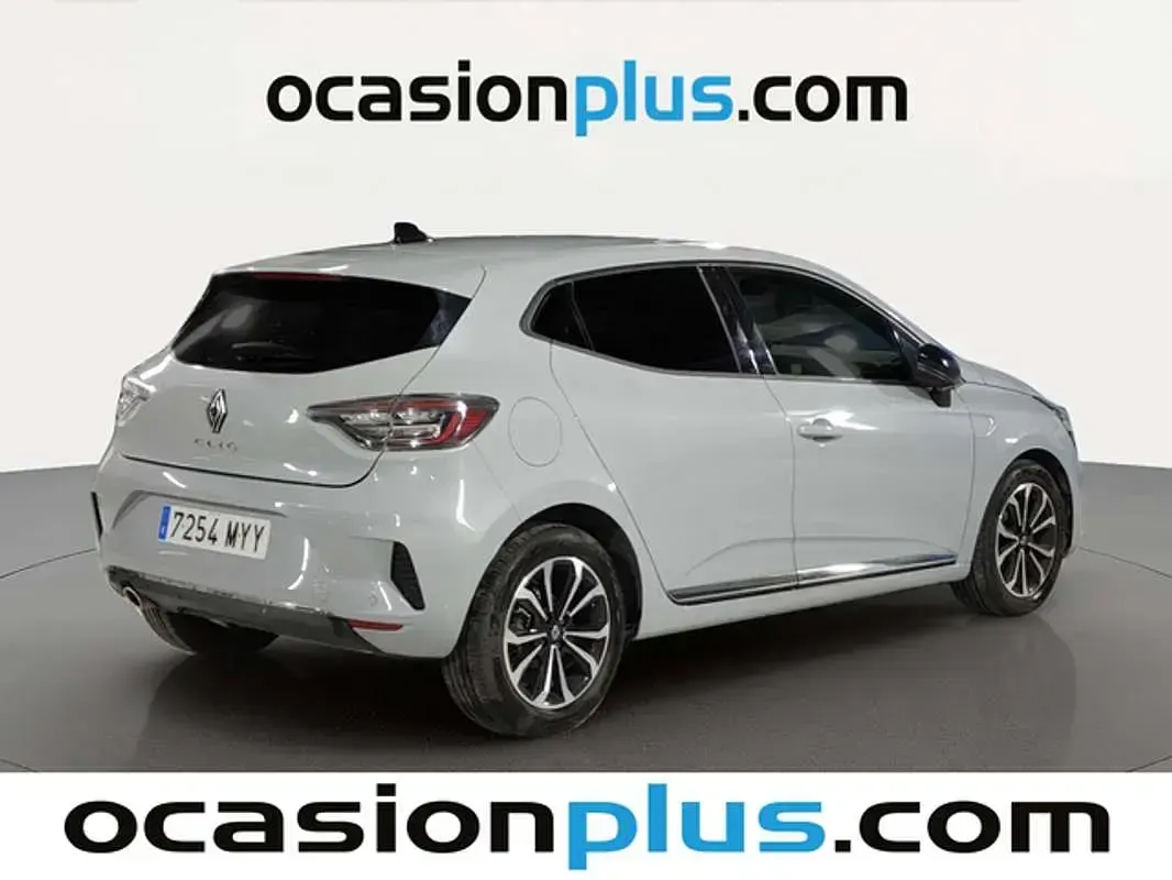 Usado Renault Clio Techno 91 CV (66 kW) 2025 Gris Utilitario
