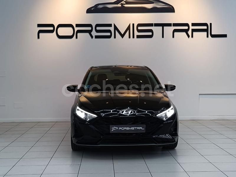 Usado Hyundai i20 100 CV (73 kW) 2023 Negro Berlina