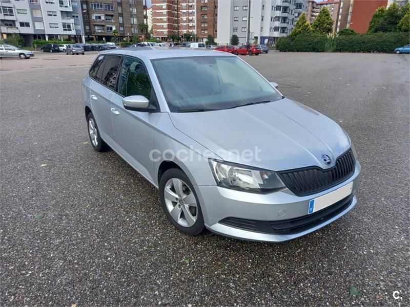 Usado Skoda Fabia Ambition 90 CV (66 kW) 2017 Gris / plata Utilitario