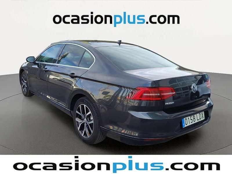 Usado VW Passat Advance 150 CV (110 kW) 2020 Gris Berlina