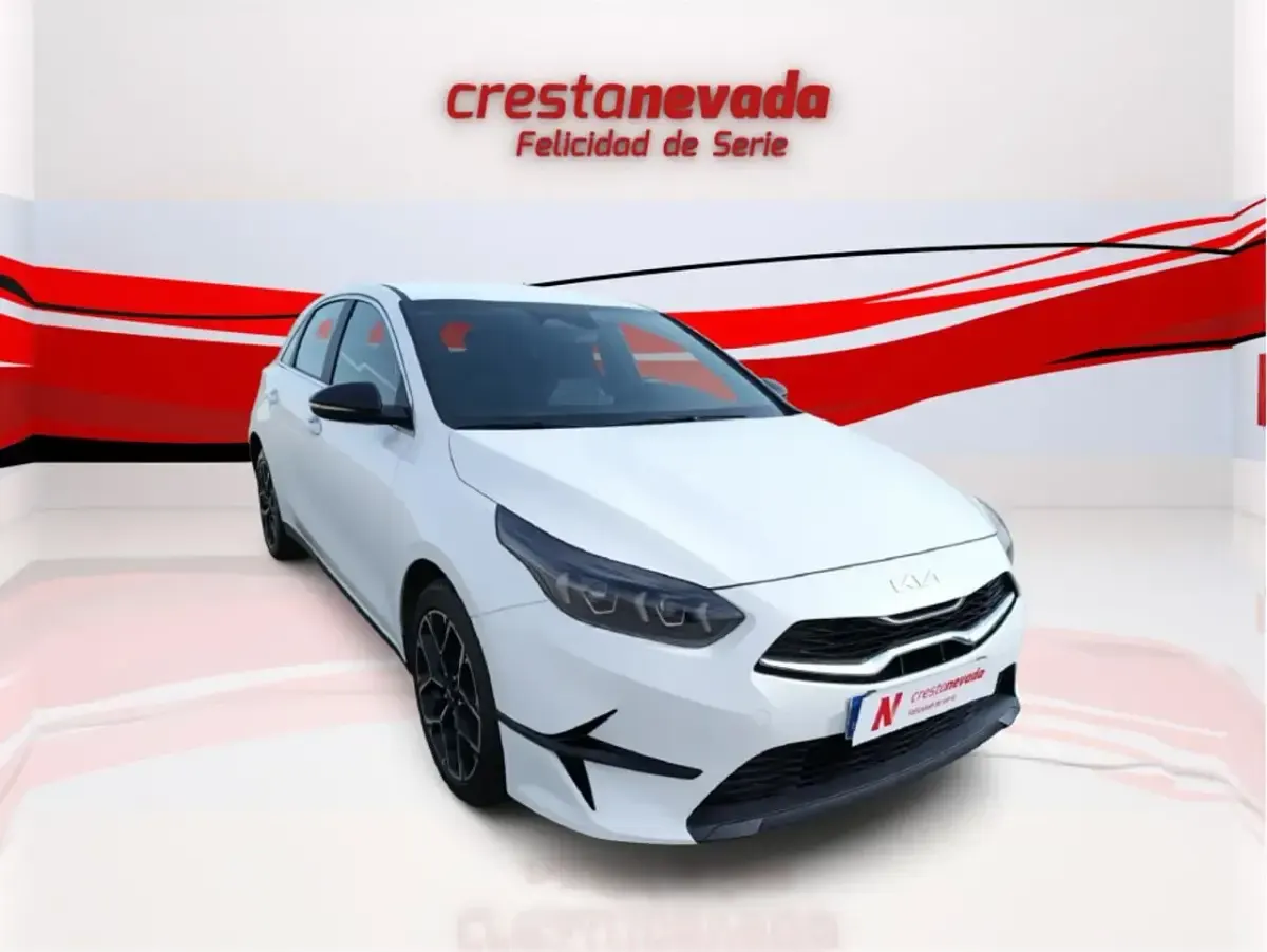 Usado Kia Ceed Style 101 CV (74 kW) 2025 Blanco Utilitario