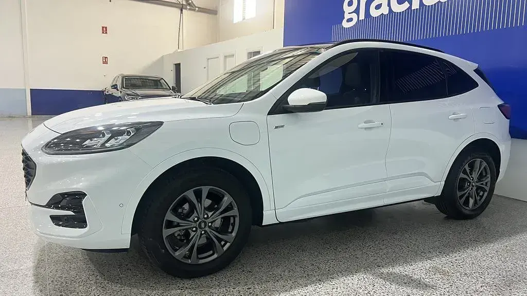 Usado Ford Kuga ST-Line X 225 CV (165 kW) 2022 Blanco SUV