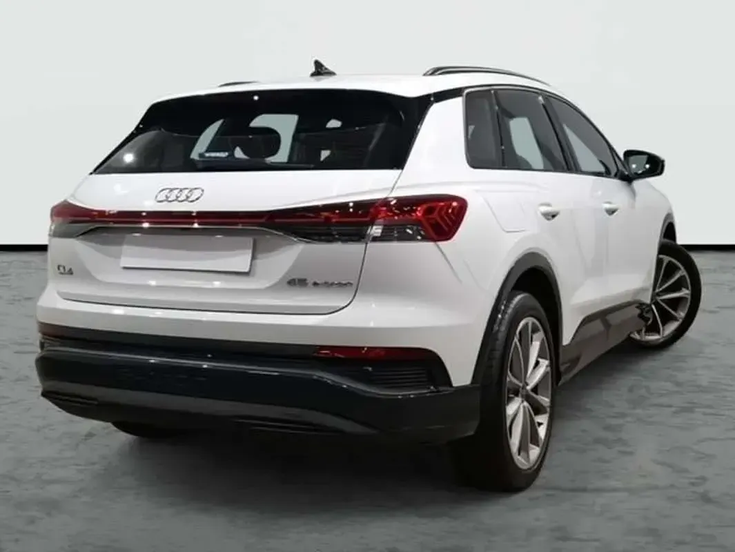 Usado Audi Q4 e-tron Sport 210 kW (286 CV) 2026 Blanco SUV