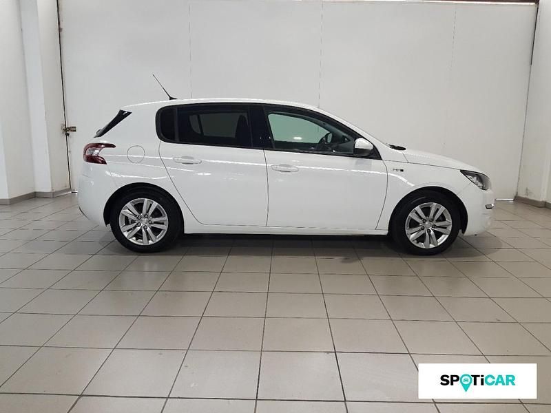 Usado Peugeot 308 Style 110 CV (80 kW) 2017 Blanco Berlina