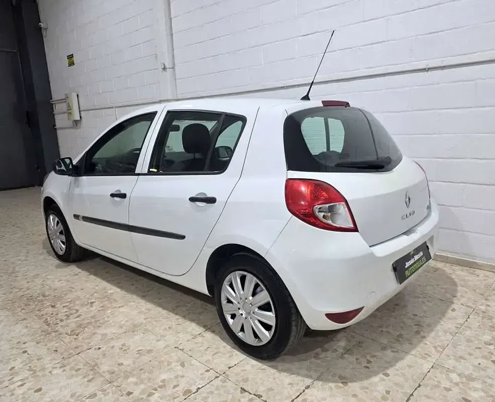 Usado Renault Clio Business 90 CV (66 kW) 2012 Blanco Utilitario