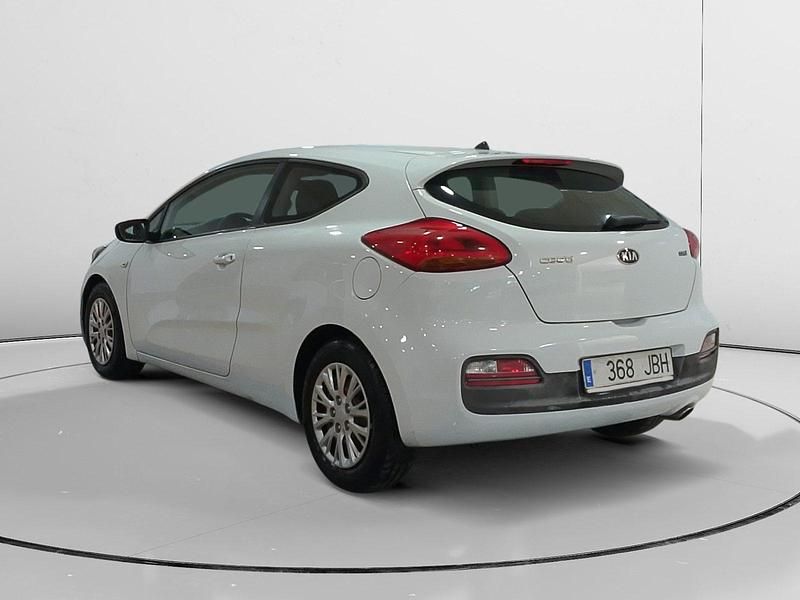 Käytetty Kia ProCeed 110 HP (80 kW) 2014 Viistoperä
