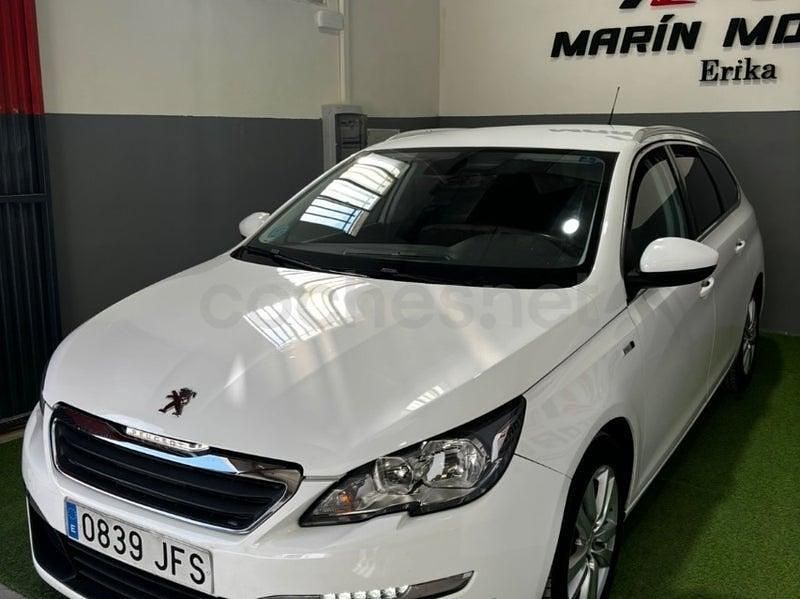 Usado Peugeot 308 Active 130 CV (95 kW) 2015 Blanco Berlina