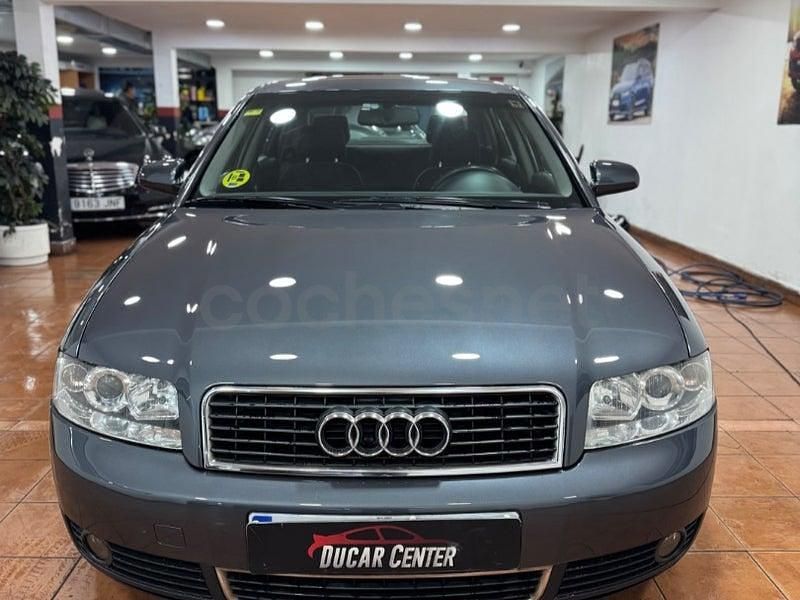 Usado Audi A4 163 CV (119 kW) 2003 Gris / plata Berlina