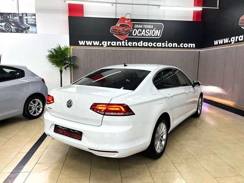 Usado VW Passat Advance 151 CV (111 kW) 2018 Blanco Berlina