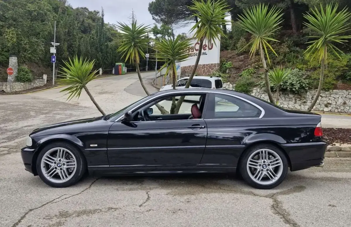 Usado BMW 330 Sport Line 231 CV (169 kW) 2002 Negro Coupe