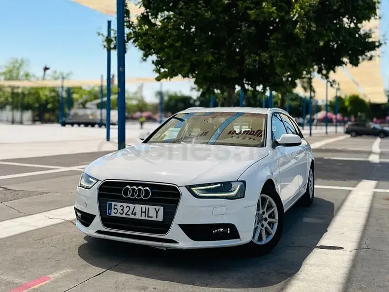 Usado Audi A4 136 CV (100 kW) 2012 Blanco Familiar