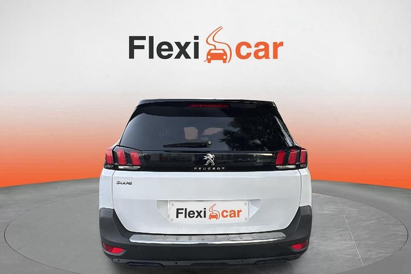 Usado Peugeot 5008 Allure 130 CV (95 kW) 2020 Blanco SUV