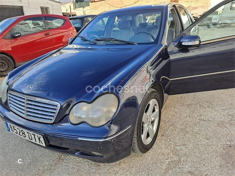 Negro Usado 2000 Mercedes C220 Elegance Berlina | 2000 € (Super precio) - Imagen 1/4