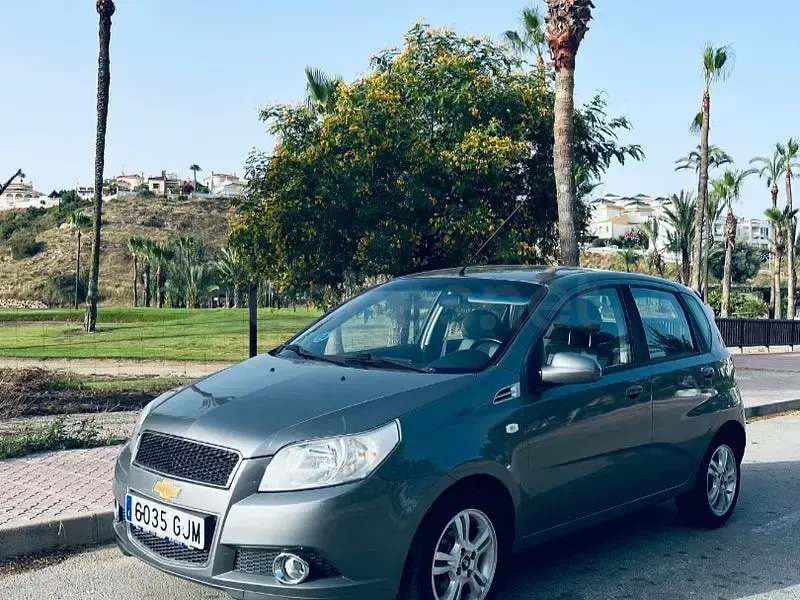 Usado Chevrolet Aveo LT 100 CV (73 kW) 2008 Gris / plata Berlina