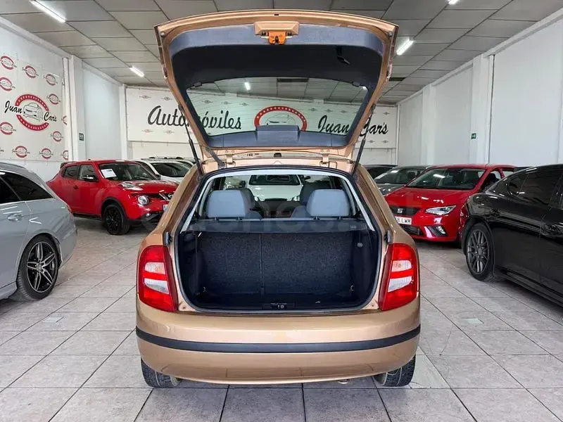 Usado Skoda Fabia Comfort 75 CV (55 kW) 2001 Marrón Berlina