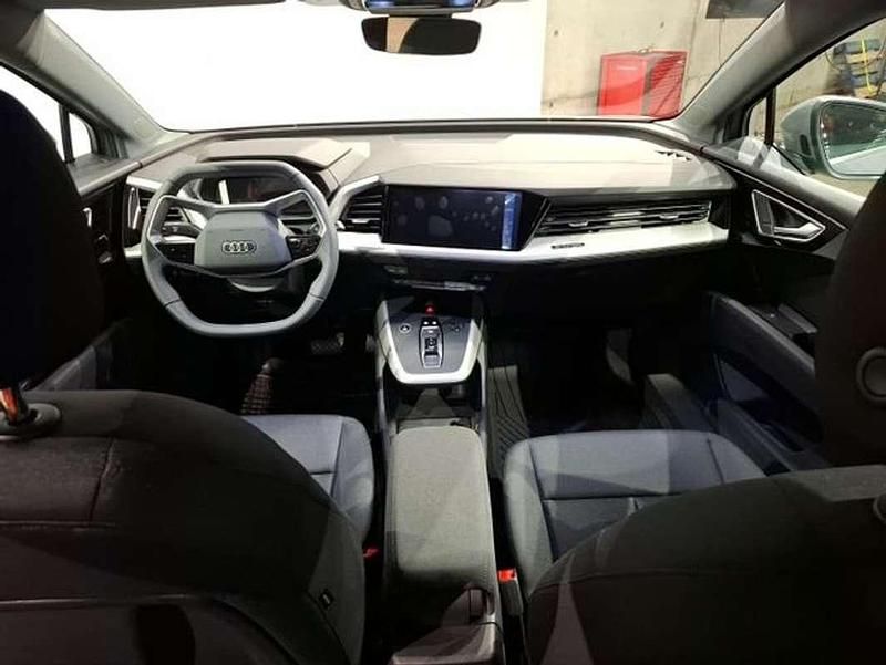 Usado Audi Q4 e-tron Sport 150 kW (204 CV) 2025 Gris SUV